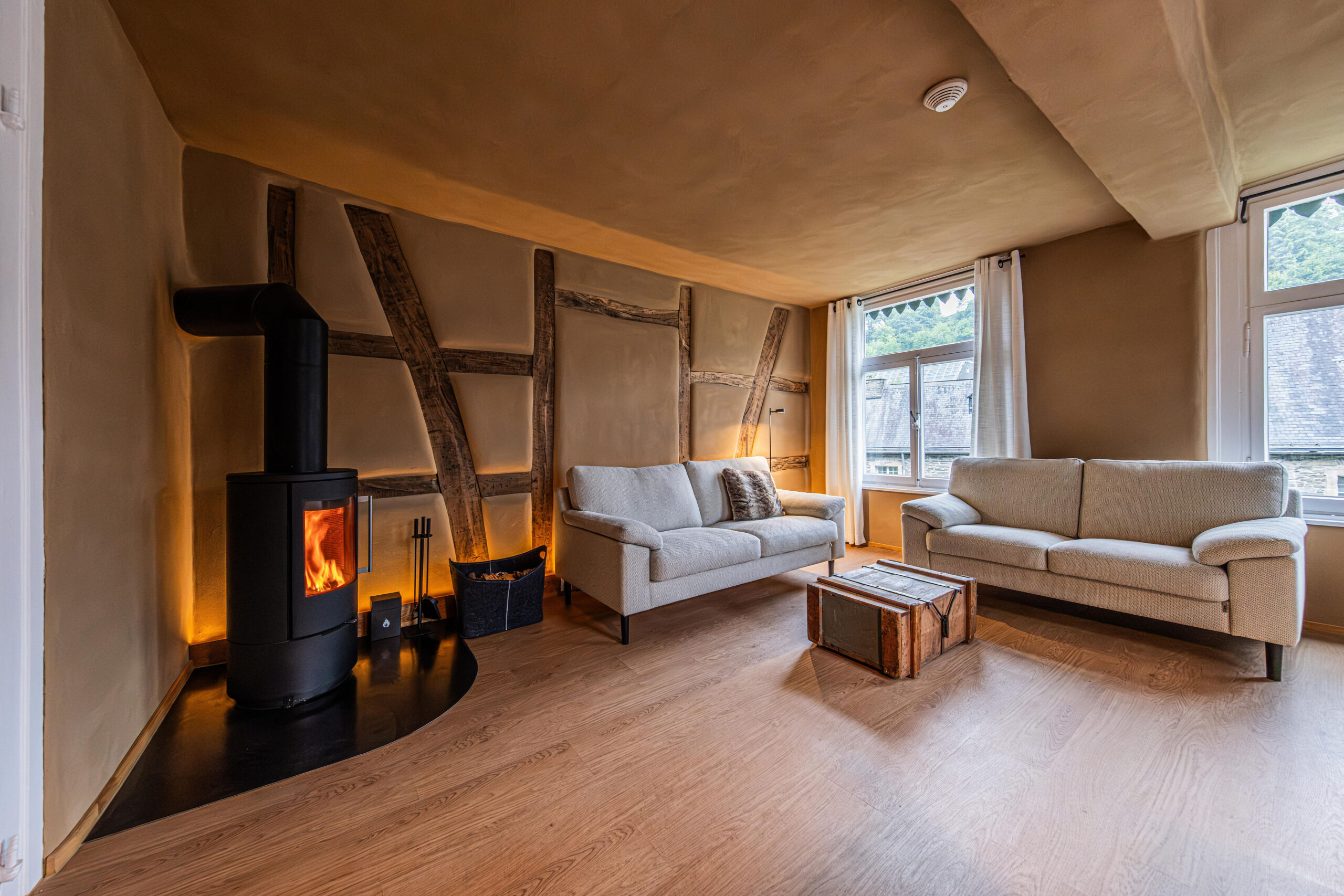 Ferienwohnung Traumzeit in Monschau – heller Wohnbereich