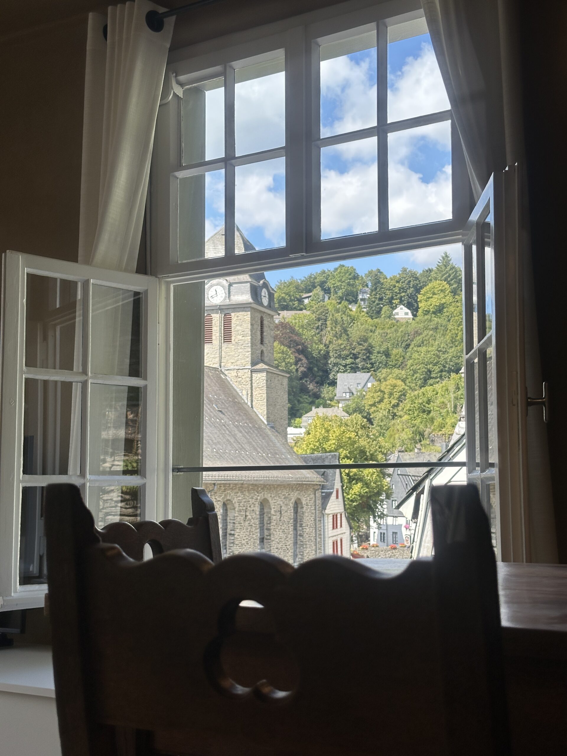 Essplatz im Garten der Villa Seinerzeit